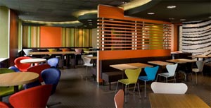 Design moderno: JAcobsen per gli arredi del McDonald’s