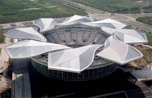 Stadio tennis Shanghai Qi Zhong: architettura contemporanea dinamica